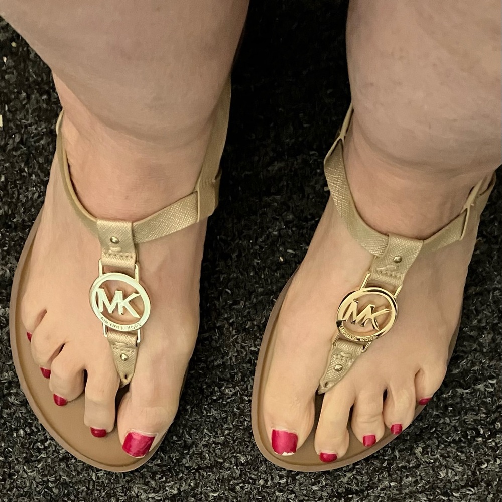 Michael Michael Kors Plate Thong Buckle Up Sandals Size 8
